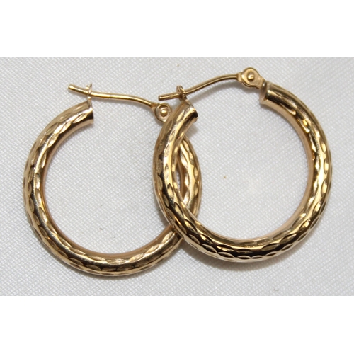 1140Y - A pair of 9ct gold round planished creole hoop earrings, marked and XRF confirmed, approx 21mm tall,... 