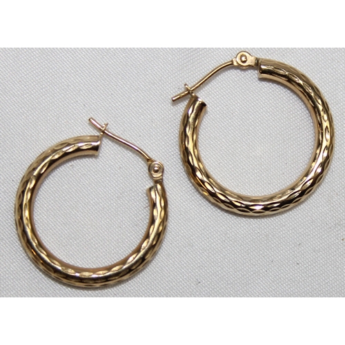 1140Y - A pair of 9ct gold round planished creole hoop earrings, marked and XRF confirmed, approx 21mm tall,... 