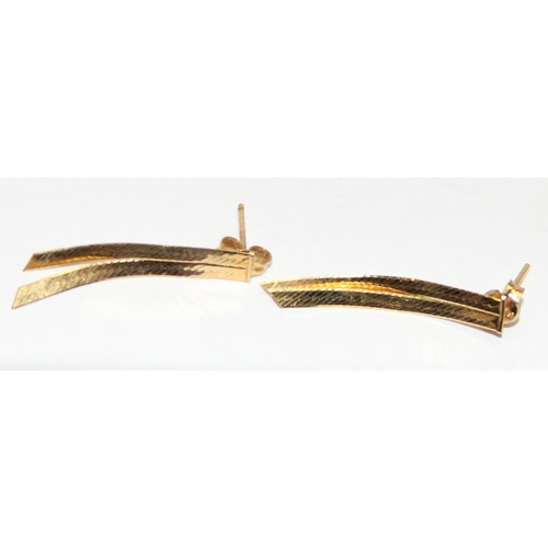 1160D - 2 pairs of retro 9ct gold earrings, hoops and Herringbone chain, both XRF confirmed, approx 2.02g gr... 