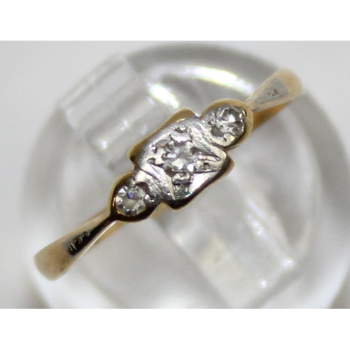 1160V - A vintage Art Deco 18ct gold and diamond ring, seemingly unmarked but XRF tests as 18ct gold, approx... 