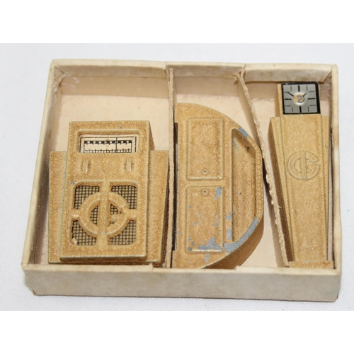 1520C - A set of 3 very unusual Art Deco period painted diecast dolls house miniatures to inc a radio, grand... 