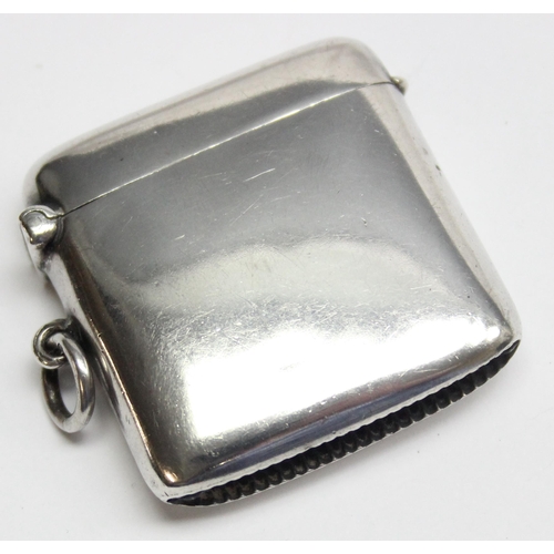 1011 - An Edwardian plain silver vesta case, Birmingham 1909 by Joseph Gloster, approx 42mm square