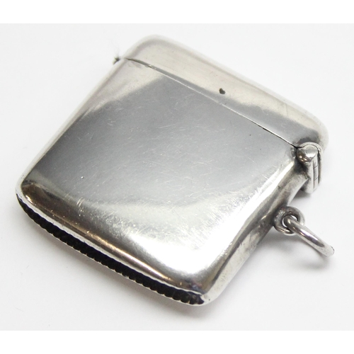 1011 - An Edwardian plain silver vesta case, Birmingham 1909 by Joseph Gloster, approx 42mm square