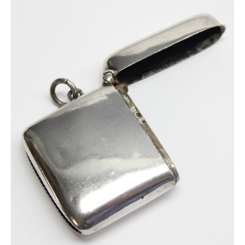 1011 - An Edwardian plain silver vesta case, Birmingham 1909 by Joseph Gloster, approx 42mm square