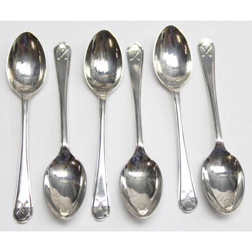 1019 - A boxed set of 6 vintage silver teaspoons with golf related terminals, all marked for Sheffield 1933... 