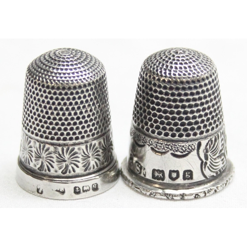 1028 - A boxed silver napkin ring and 2 silver thimbles, various dates and makers, approx 16.68g gross