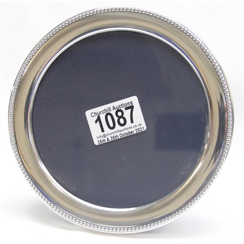 1087 - An antique style round silver photograph frame with beaded border and easel back, marked for Sheffie... 