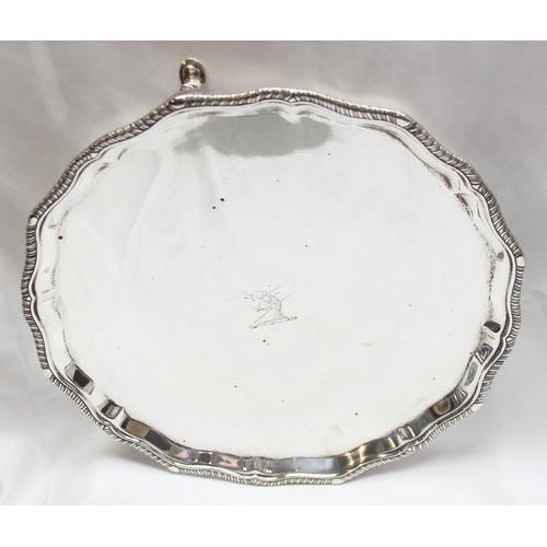 1093 - An antique silver salver with armorial crest, London 1900 by James Charles Jay, approx 25cm in diame... 