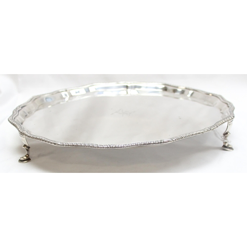 1093 - An antique silver salver with armorial crest, London 1900 by James Charles Jay, approx 25cm in diame... 