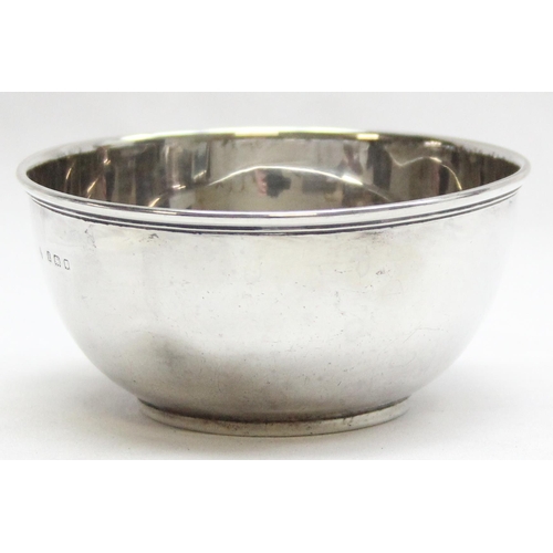 1094 - A small antique silver bowl, London 1906, approx 8.5cm in diameter, approx 56.49g gross