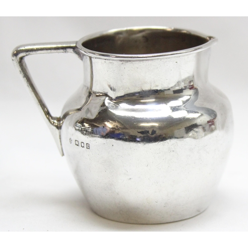 1095 - A small antique silver cream or milk jug, London 1918, approx 7cm tall, approx 96.84g gross