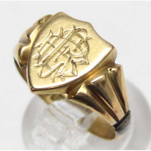 1110A - An antique 18ct gold signet ring with engraved shield, marked for Birmingham 1912, approx size R, ap... 