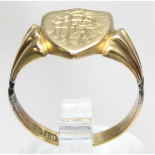 1110A - An antique 18ct gold signet ring with engraved shield, marked for Birmingham 1912, approx size R, ap... 