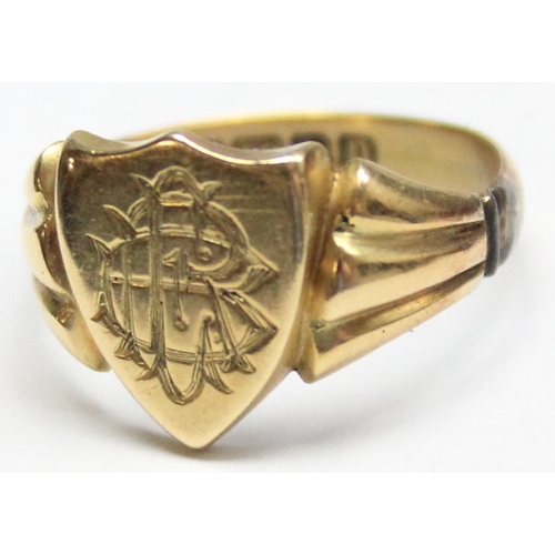 1110A - An antique 18ct gold signet ring with engraved shield, marked for Birmingham 1912, approx size R, ap... 