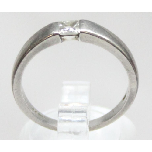 1110C - A retro style 18ct white gold and Princess cut diamond ring, the diamond assessed as approx 0.4ct (a... 