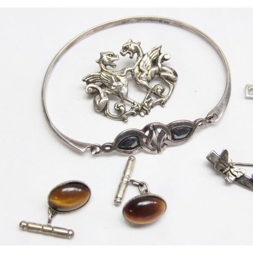 1190H - 5 pieces of assorted silver jewellery to inc a Griffin brooch, tiger's eye cufflinks etc