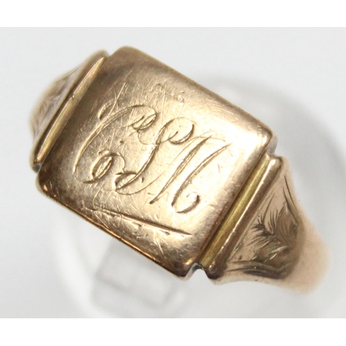 1190M - An antique 9ct gold signet ring with engraved decoration, marked and XRF confirmed, approx size P, a... 