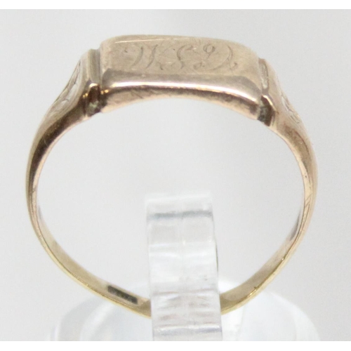 1190M - An antique 9ct gold signet ring with engraved decoration, marked and XRF confirmed, approx size P, a... 