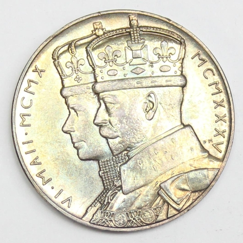 1234 - A boxed silver 1910-1935 George V coronation medal, approx 15.76g gross, with original box