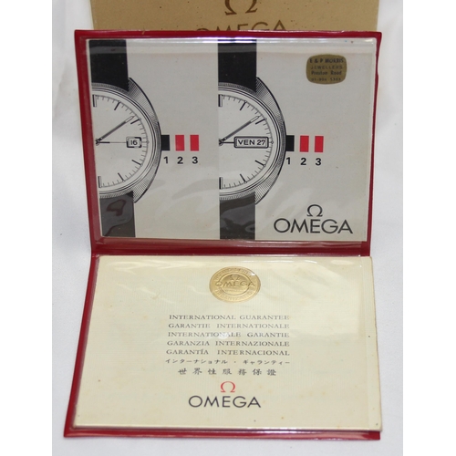 1342 - A vintage Omega Geneve gents watch in gold plated case with gold plated expanding Montal strap, the ... 