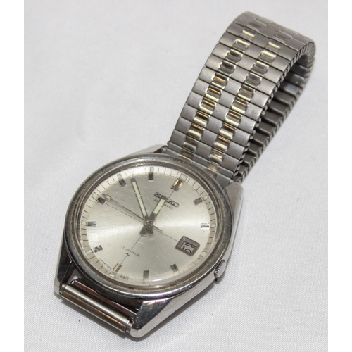 1344 - A vintage Seiko 17 jewel Automatic 7005-8090R watch with expanding stainless steel strap, stainless ... 