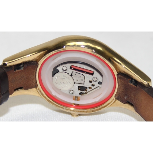 1360 - A genuine Calvin Klein K43232 watch with gold plated case, leather strap and quartz movement, presen... 