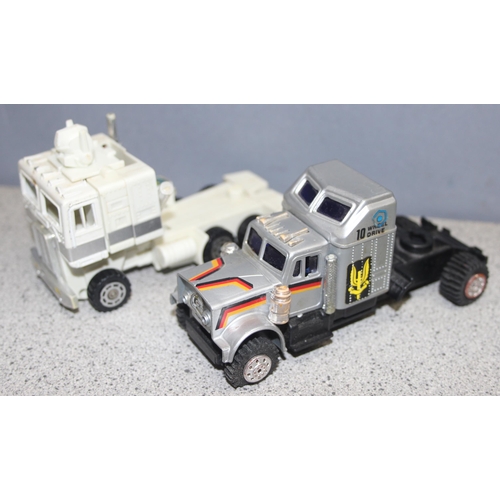 1569 - Qty of vintage toys to include Transformers and other vehicles