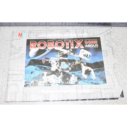 1578 - Vintage Robotix in box, motorised robot build game