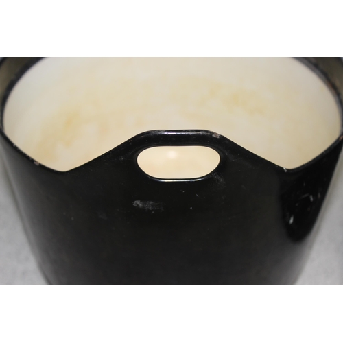 1861 - A vintage black enamelled cast iron Le Creuset style cooking pot, approx 23cm in diameter