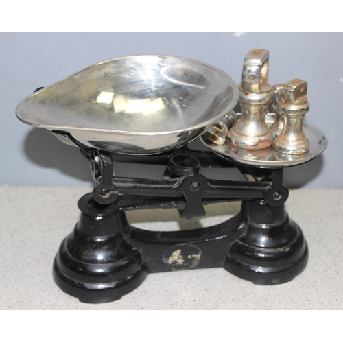 1862 - A large qty of assorted cast iron scales and some weights etc