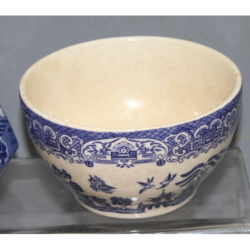 1866 - Qty of old willow pattern china by various manufacturers to include Churchill and Wedgewood