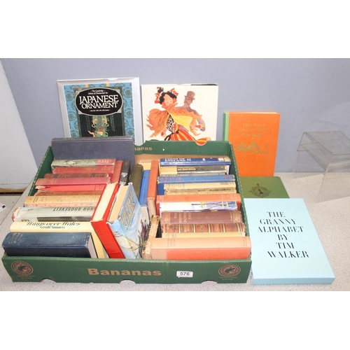 576 - Qty of antique and later hardback books to include 'Tom Brown's School Days' and 'The Boat Seekers'