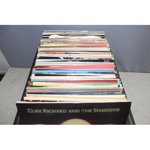 617 - A large qty of assorted vintage vinyl records, mainly LPs