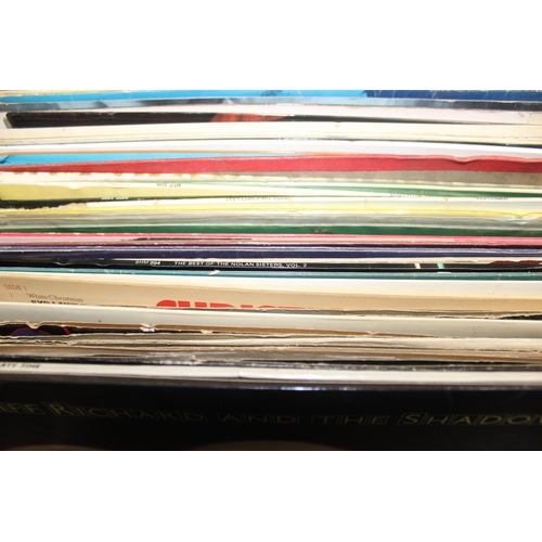 617 - A large qty of assorted vintage vinyl records, mainly LPs