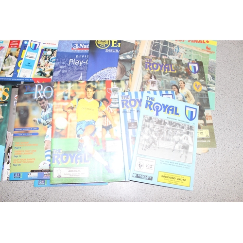 718 - Qty of assorted Reading FC football ephemera and programmes etc