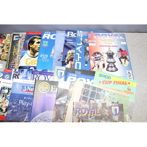 718 - Qty of assorted Reading FC football ephemera and programmes etc