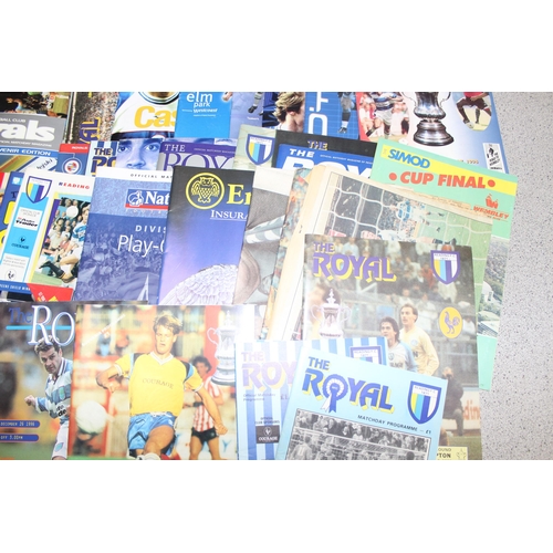 718 - Qty of assorted Reading FC football ephemera and programmes etc