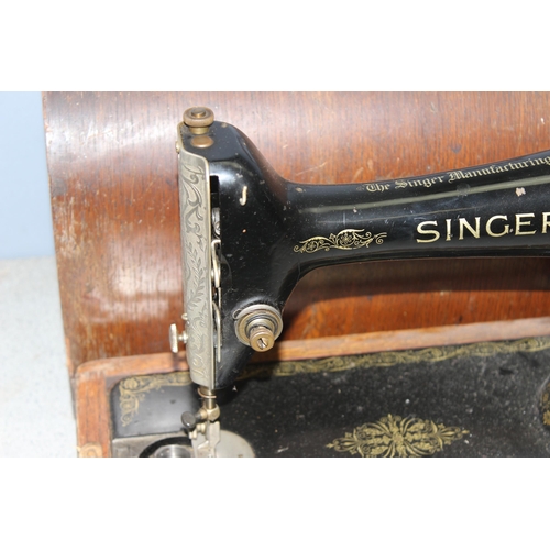 826 - 2 vintage Singer sewing machines in wooden cases