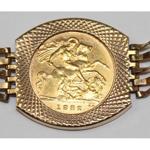 1100 - A vintage 9ct gold bracelet set with a 1982 22ct gold half sovereign coin, marked and XRF confirmed,... 