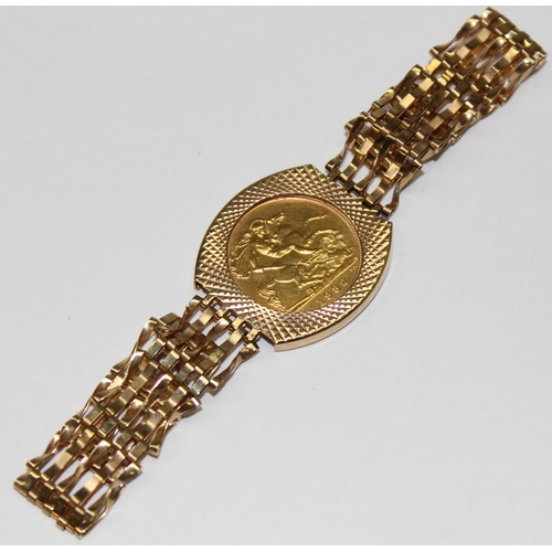 1100 - A vintage 9ct gold bracelet set with a 1982 22ct gold half sovereign coin, marked and XRF confirmed,... 