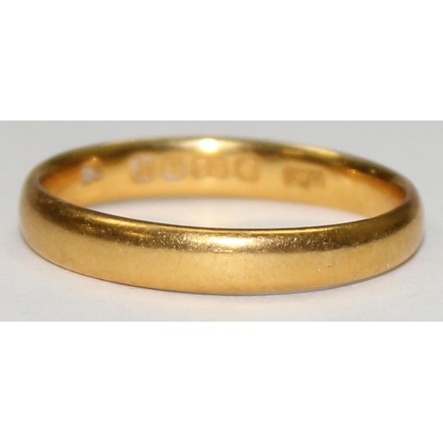 1102 - A vintage 22ct gold wedding band ring, Birmingham 1929, approx size L, approx 2.91g gross