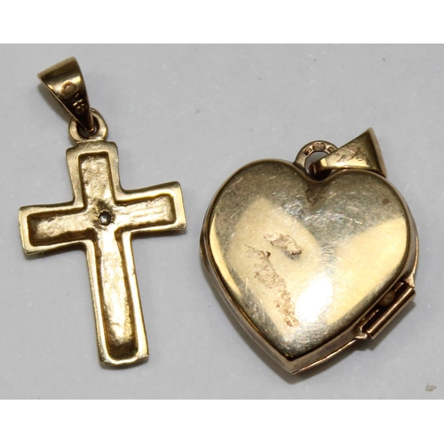 1112 - A 9ct gold cross pendant and a 9ct gold heat shaped locket decorated with Mackintosh style roses, bo... 