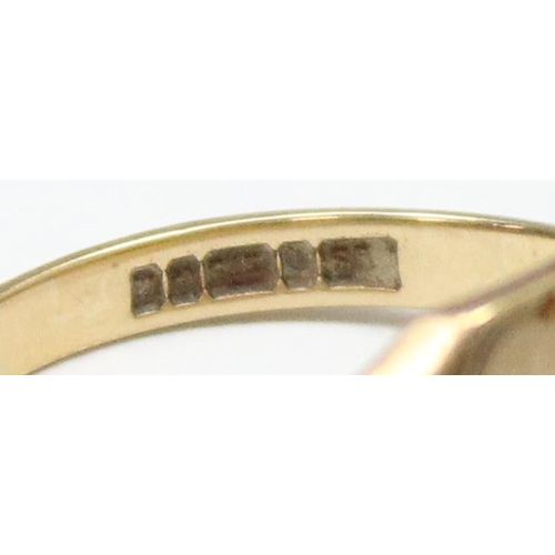 1113 - A vintage 9ct gold signet ring with engraved shoulders and plain cartouche, marked for Birmingham 19... 