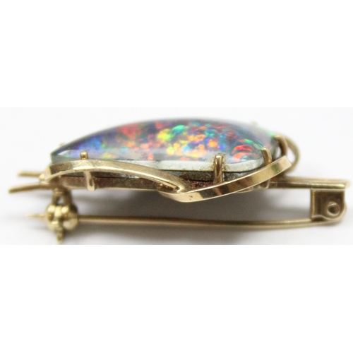 1121 - A vintage 9ct gold mounted opal triplet brooch, unmarked but XRF confirmed as 9ct gold, approx 34mm ... 