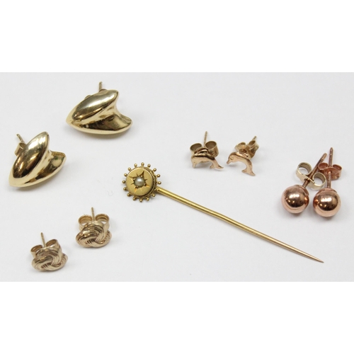 1125 - Qty of assorted 9ct gold items, mainly earrings to inc a stick pin also, most pieces marked and all ... 