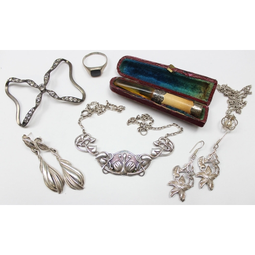 1130 - Qty of assorted silver jewellery to inc an Art Nouveau style silver necklace, 2 pairs of earrings, a... 