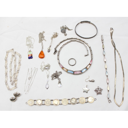 1142 - A large qty of assorted silver jewellery to inc a number of pendant necklaces, a 3d coin bracelet et... 