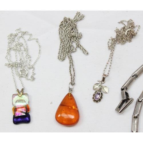 1142 - A large qty of assorted silver jewellery to inc a number of pendant necklaces, a 3d coin bracelet et... 