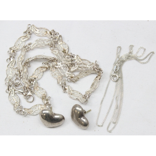 1142 - A large qty of assorted silver jewellery to inc a number of pendant necklaces, a 3d coin bracelet et... 