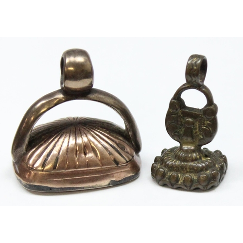 1144 - 2 antique fob seals, one with gold plated case, both with intaglio engraved stones, the largest appr... 